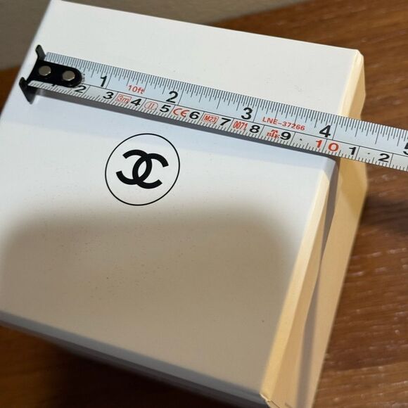 CHANEL SNOW GLOBE WITH BOX - Picture 7 of 9